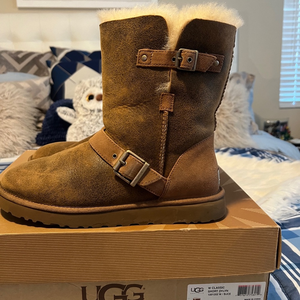 UGG Classic Short Dylan